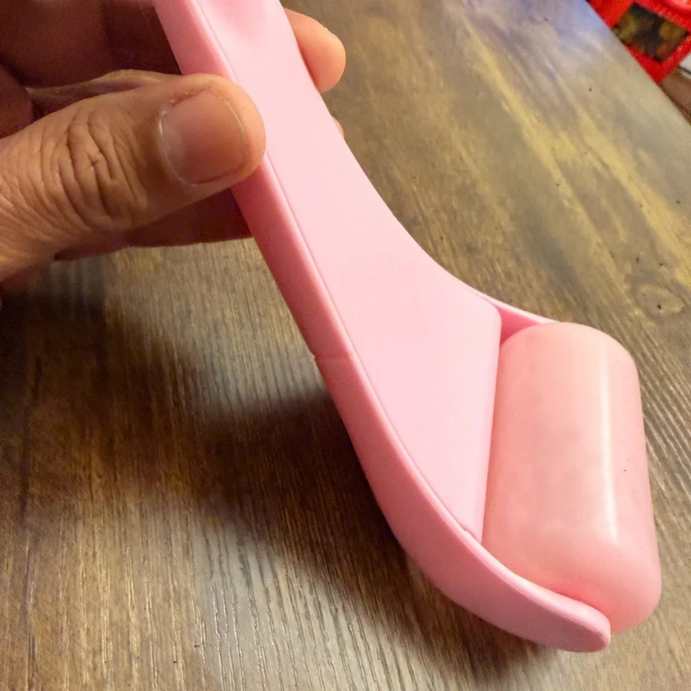 Pink Silicone Face Mask Applicator